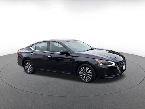 Super Black 2025 Nissan Altima SV FWD