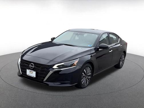 Super Black 2025 Nissan Altima SV FWD