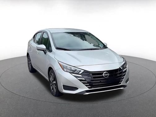Brilliant Silver Metallic 2025 Nissan Versa 1.6 SV