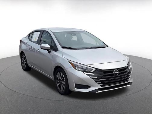 Brilliant Silver Metallic 2025 Nissan Versa 1.6 SV