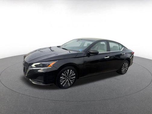 Super Black 2025 Nissan Altima SV FWD