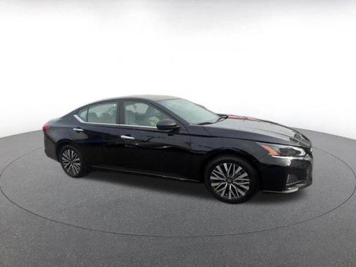 Super Black 2025 Nissan Altima SV FWD