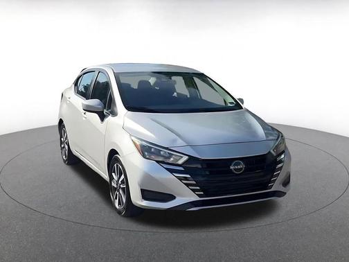 Brilliant Silver Metallic 2025 Nissan Versa 1.6 SV