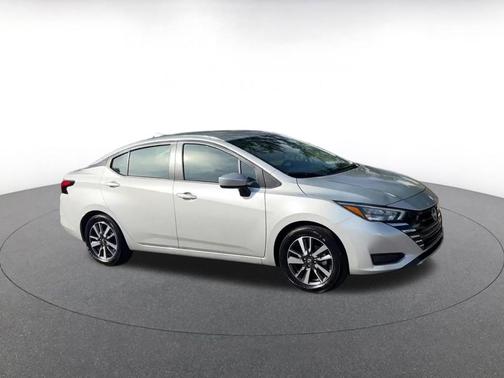 Brilliant Silver Metallic 2025 Nissan Versa 1.6 SV