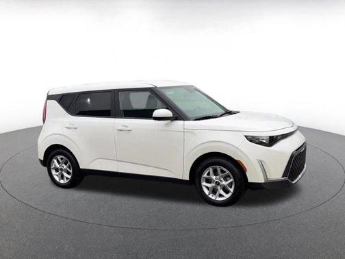 Snow White Pearl 2025 Kia Soul LX