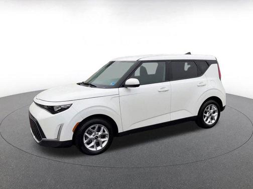 Snow White Pearl 2025 Kia Soul LX