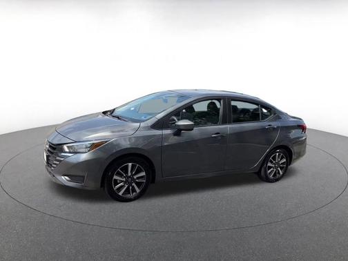 Gun Metallic 2025 Nissan Versa 1.6 SV