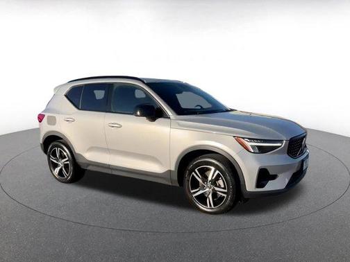 2024 Volvo XC40 CORE