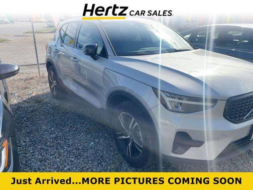 2024 Volvo XC40 CORE