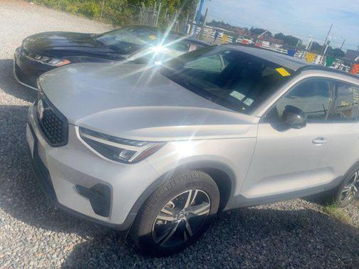 2024 Volvo XC40 CORE