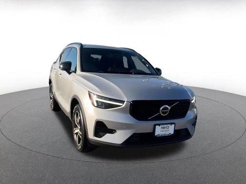 2024 Volvo XC40 CORE