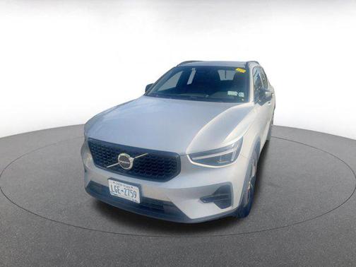 2024 Volvo XC40 CORE
