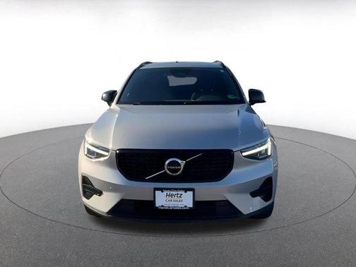 2024 Volvo XC40 CORE