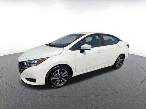 Aspen White Tricoat 2025 Nissan Versa 1.6 SV