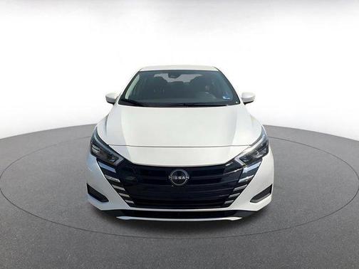 Aspen White Tricoat 2025 Nissan Versa 1.6 SV