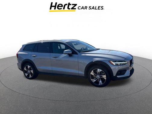 2025 Volvo V60 Cross Country B5 Plus