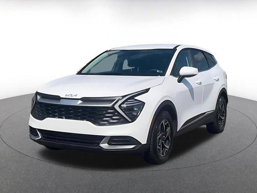 Glacial White Pearl 2025 Kia Sportage LX