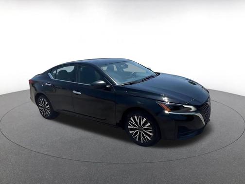 Super Black 2025 Nissan Altima SV FWD