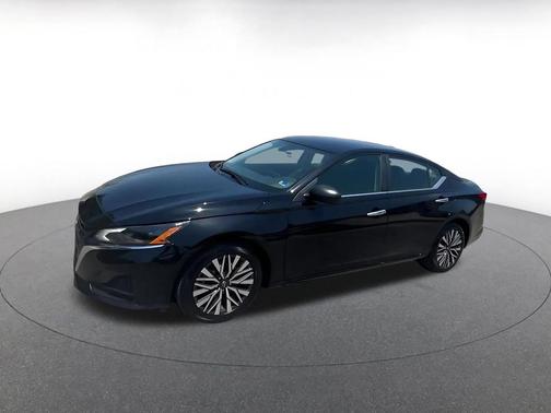 Super Black 2025 Nissan Altima SV FWD