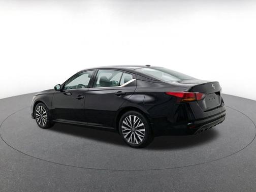 Super Black 2025 Nissan Altima SV FWD