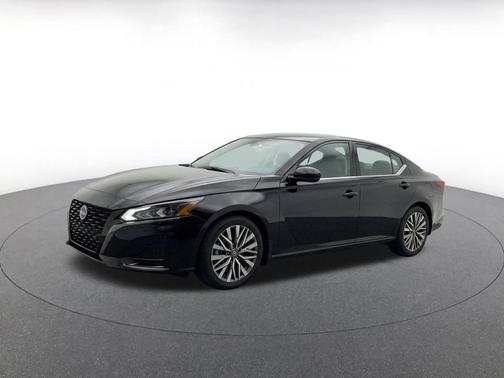 Super Black 2025 Nissan Altima SV FWD