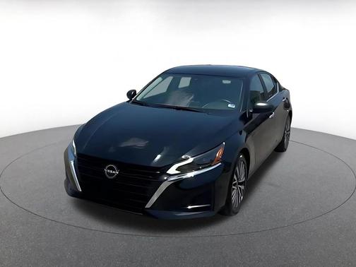 Super Black 2025 Nissan Altima SV FWD