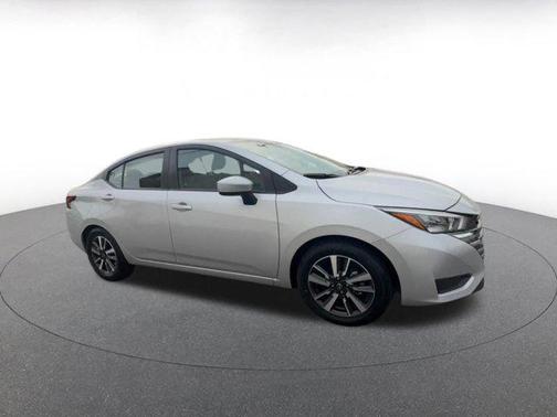 Brilliant Silver Metallic 2025 Nissan Versa 1.6 SV