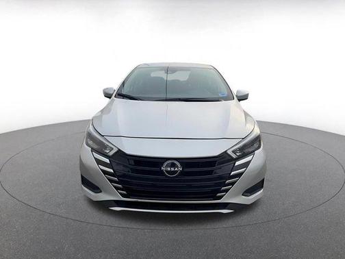 Brilliant Silver Metallic 2025 Nissan Versa 1.6 SV