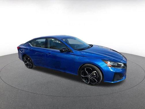 2025 Nissan Altima SR FWD