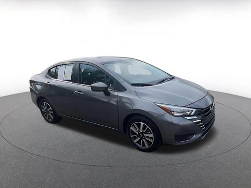 Gun Metallic 2025 Nissan Versa 1.6 SV