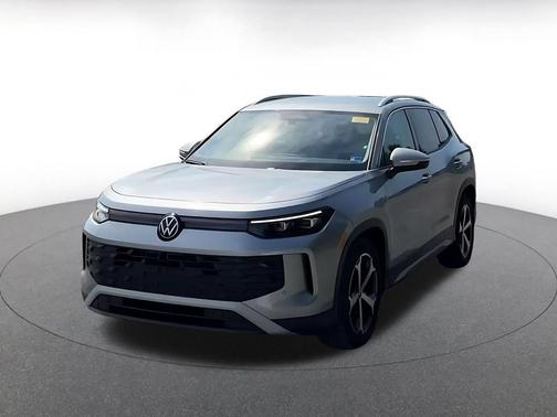 Pyrite Silver Metallic 2026 Volkswagen Tiguan 2.0T SE