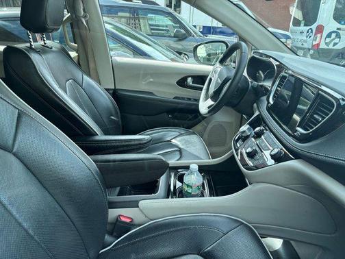 2023 Chrysler Pacifica Hybrid Limited