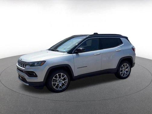 Silver Zynith Metallic Clearcoat 2025 Jeep Compass Limited