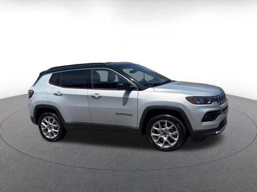 Silver Zynith Metallic Clearcoat 2025 Jeep Compass Limited