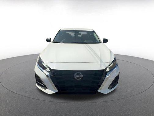 Glacier White 2025 Nissan Altima SV FWD