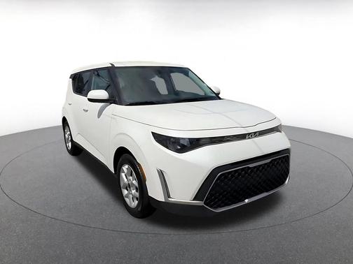 Snow White Pearl 2025 Kia Soul LX