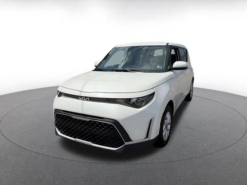 Snow White Pearl 2025 Kia Soul LX