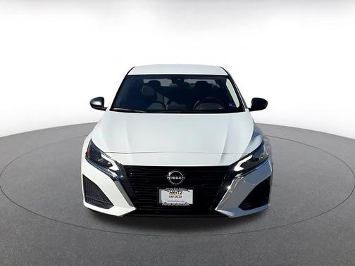 Glacier White 2025 Nissan Altima SV FWD