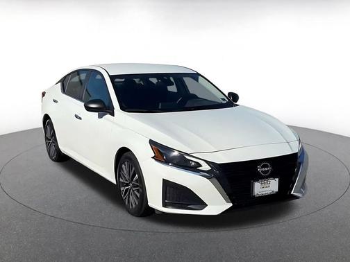Glacier White 2025 Nissan Altima SV FWD
