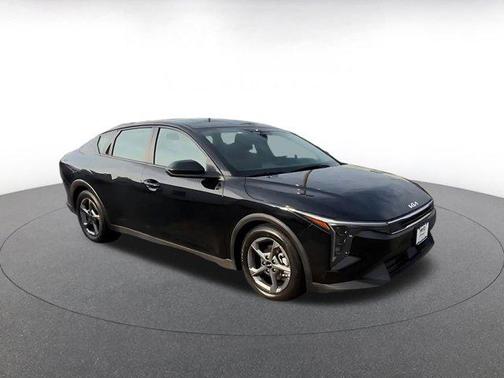 Aurora Black Pearl 2025 Kia K4 LXS