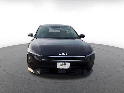 Aurora Black Pearl 2025 Kia K4 LXS