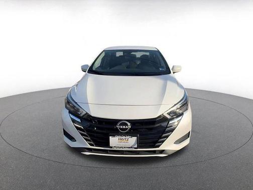 Aspen White Tricoat 2025 Nissan Versa 1.6 SV