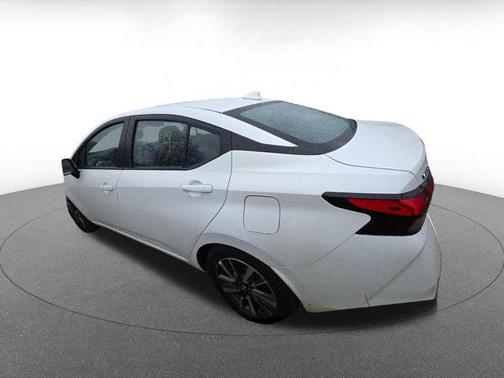 Aspen White Tricoat 2025 Nissan Versa 1.6 SV