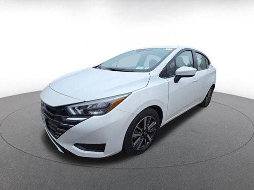 Aspen White Tricoat 2025 Nissan Versa 1.6 SV