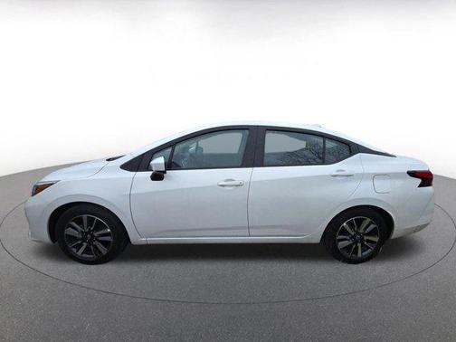 Aspen White Tricoat 2025 Nissan Versa 1.6 SV