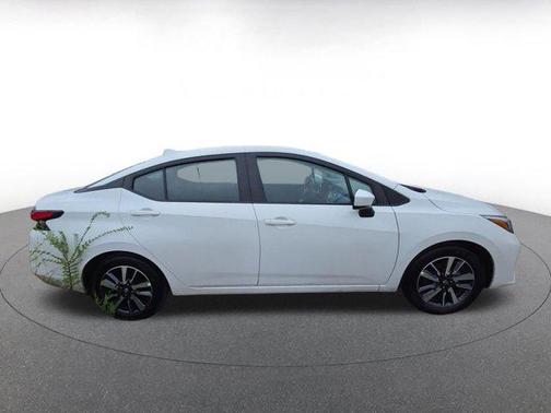 Aspen White Tricoat 2025 Nissan Versa 1.6 SV