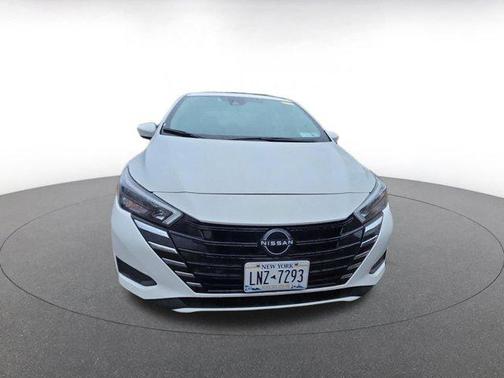 Aspen White Tricoat 2025 Nissan Versa 1.6 SV