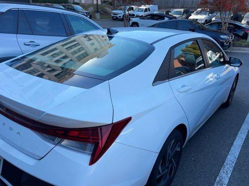 2025 Hyundai ELANTRA SEL