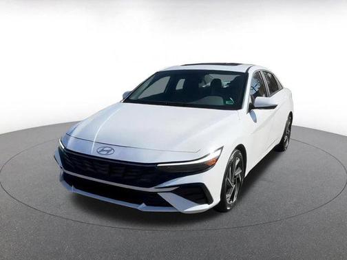 2025 Hyundai ELANTRA SEL