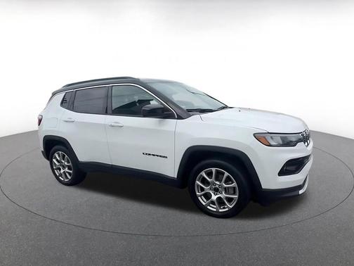 Bright White Clearcoat 2025 Jeep Compass Limited